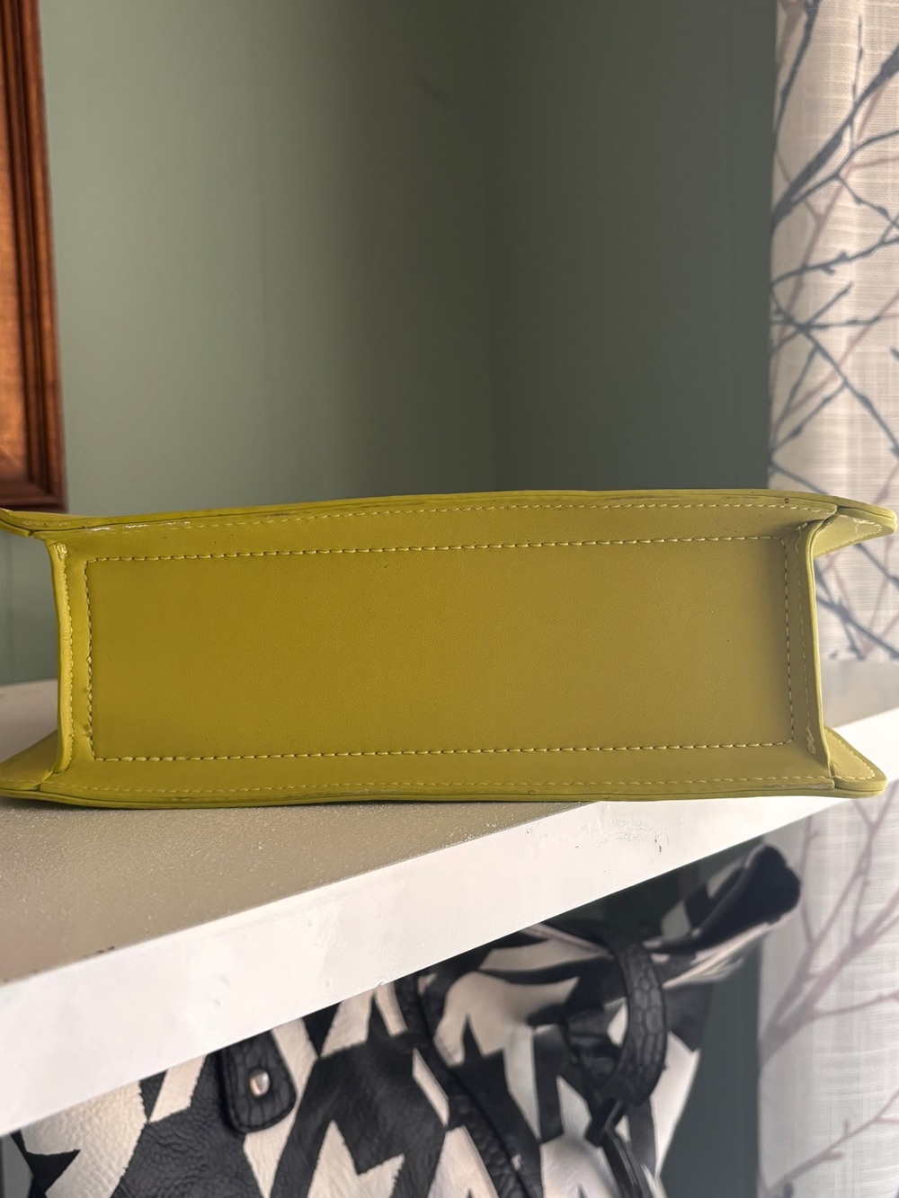 Chic Retro Lime Structured Shoulder Bag with Double Handles - Like New - Picture 3 of 5